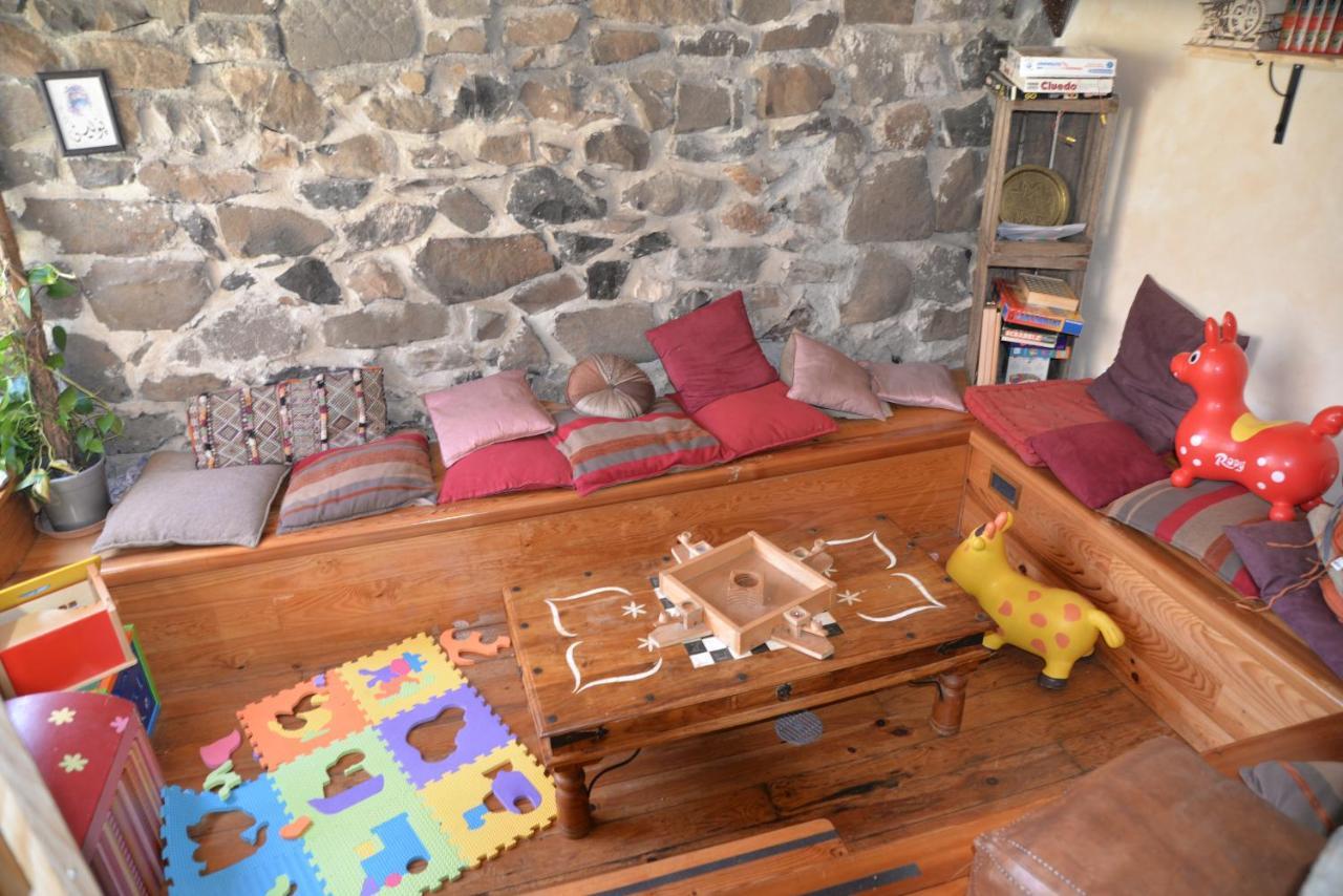 Logis Hotel-Restaurant La Mere Biquette Saint-Pons  Екстер'єр фото