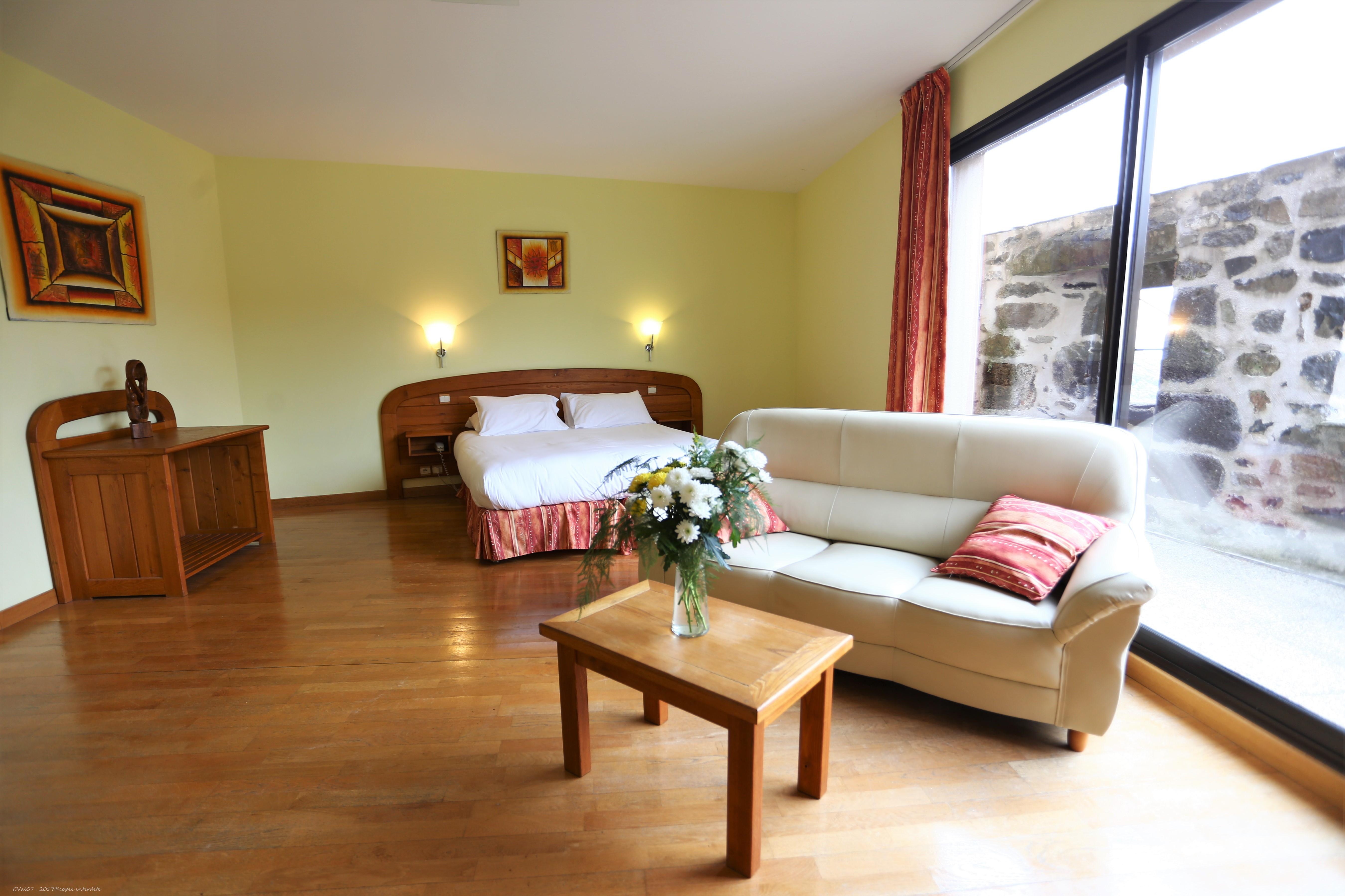 Logis Hotel-Restaurant La Mere Biquette Saint-Pons  Екстер'єр фото