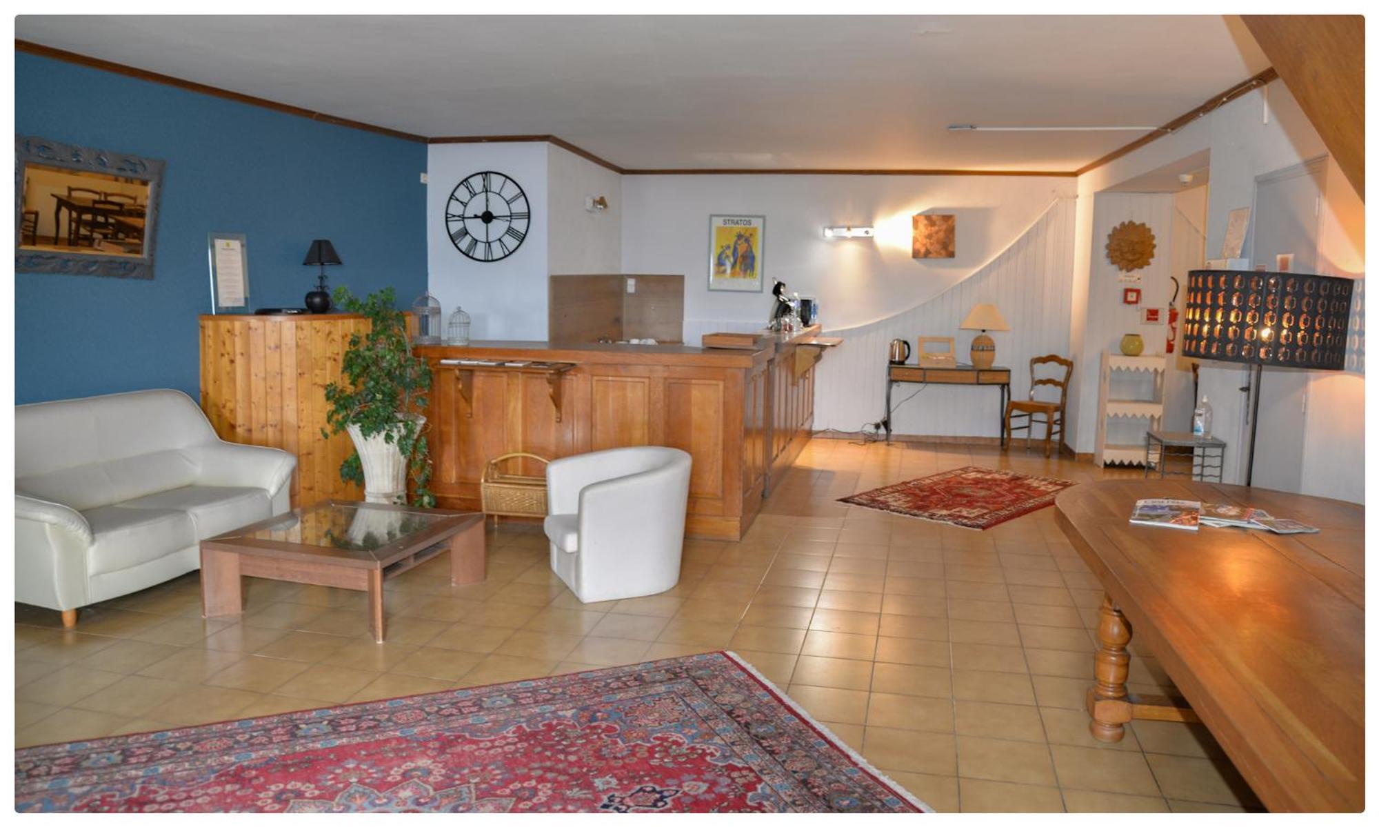 Logis Hotel-Restaurant La Mere Biquette Saint-Pons  Екстер'єр фото