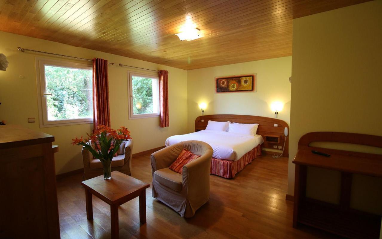 Logis Hotel-Restaurant La Mere Biquette Saint-Pons  Екстер'єр фото
