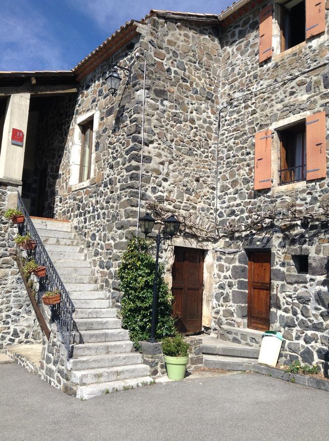Logis Hotel-Restaurant La Mere Biquette Saint-Pons  Екстер'єр фото