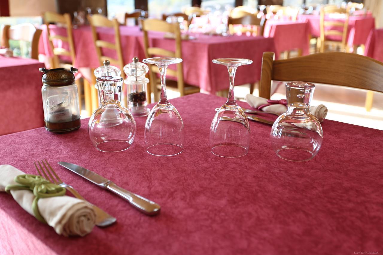 Logis Hotel-Restaurant La Mere Biquette Saint-Pons  Екстер'єр фото