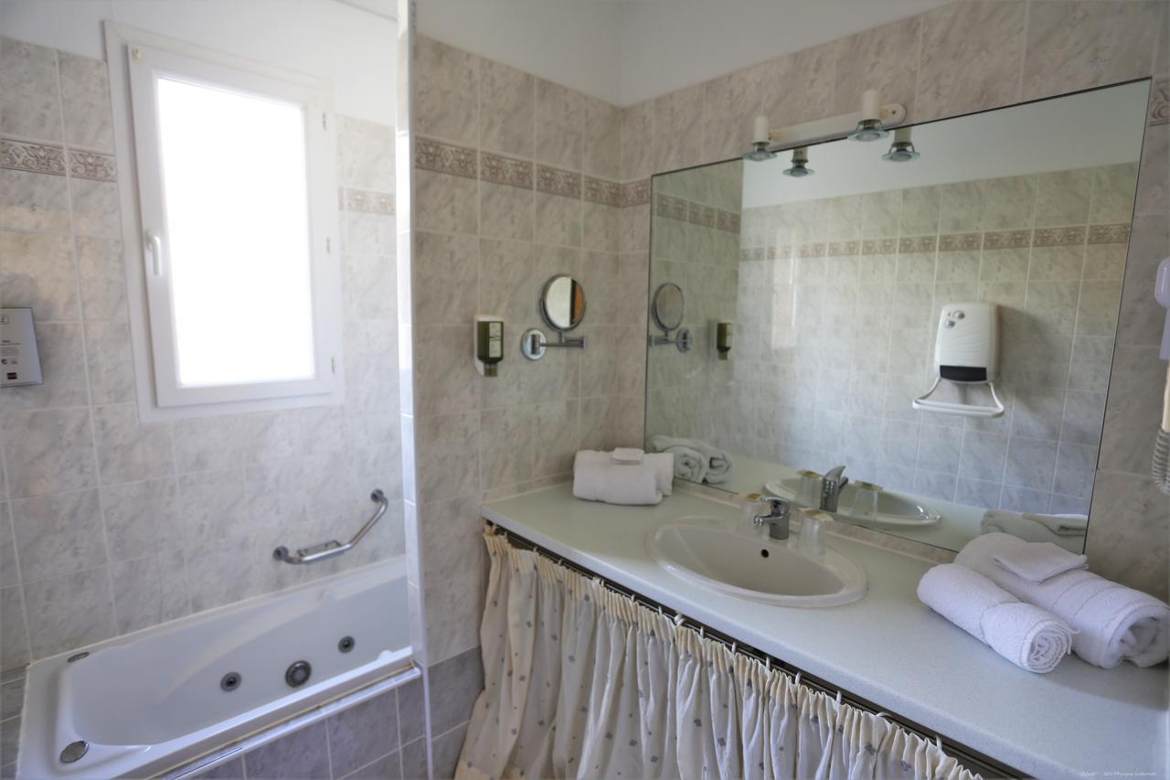 Logis Hotel-Restaurant La Mere Biquette Saint-Pons  Екстер'єр фото